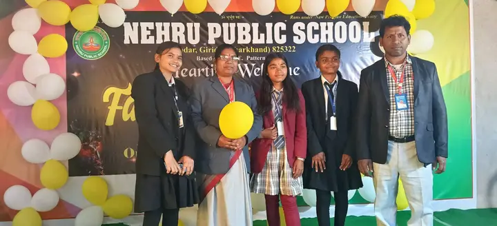 Teachers and students on the Farewell Ceremony stage