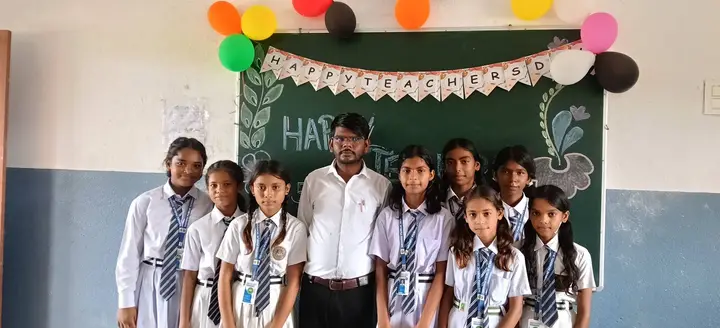 A class gathers around their teacher on Teachers' Day